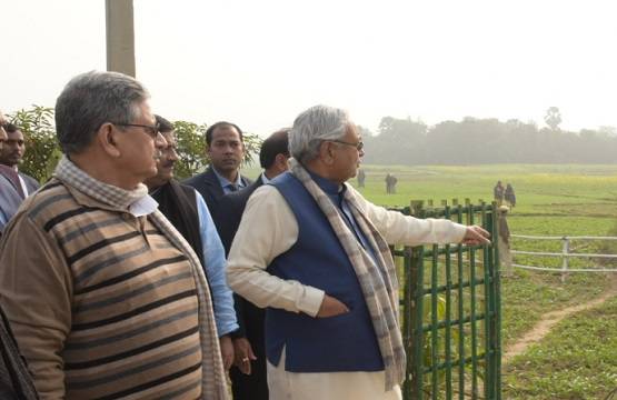 जब तिलमिलाए नीतीश बोले- फोटो खिंचवा रहे हो, कोई नहीं बचोगे!