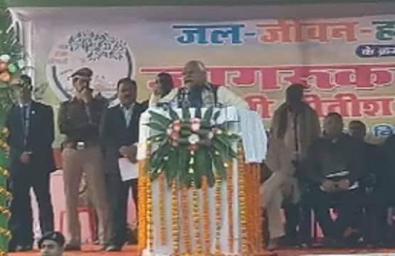 जब तिलमिलाए नीतीश बोले- फोटो खिंचवा रहे हो, कोई नहीं बचोगे!