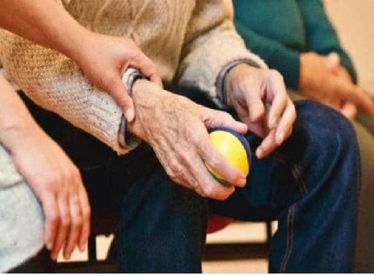 बुढ़ापे का सहारा है यह सरकारी स्‍कीम, 10 हजार महीने तक की पेंशन