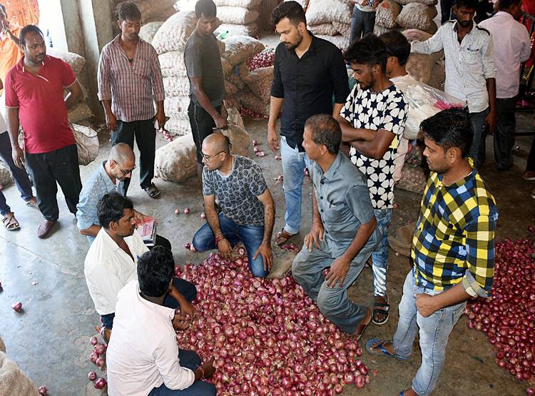 Onion Prices: तुर्की-श्रीलंका से झटका, अभी सस्ता नहीं होगा प्याज