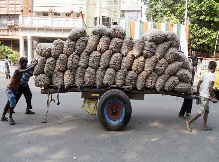 Onion Prices: तुर्की-श्रीलंका से झटका, अभी सस्ता नहीं होगा प्याज
