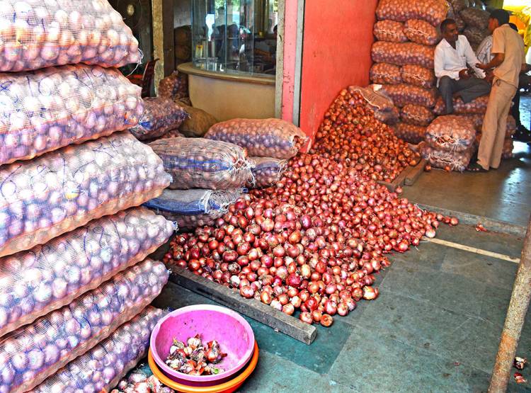 Onion Prices: तुर्की-श्रीलंका से झटका, अभी सस्ता नहीं होगा प्याज