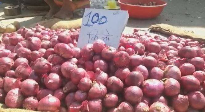 प्याज ने आपको रुलाया और इस शख्स को करोड़पति बनाया