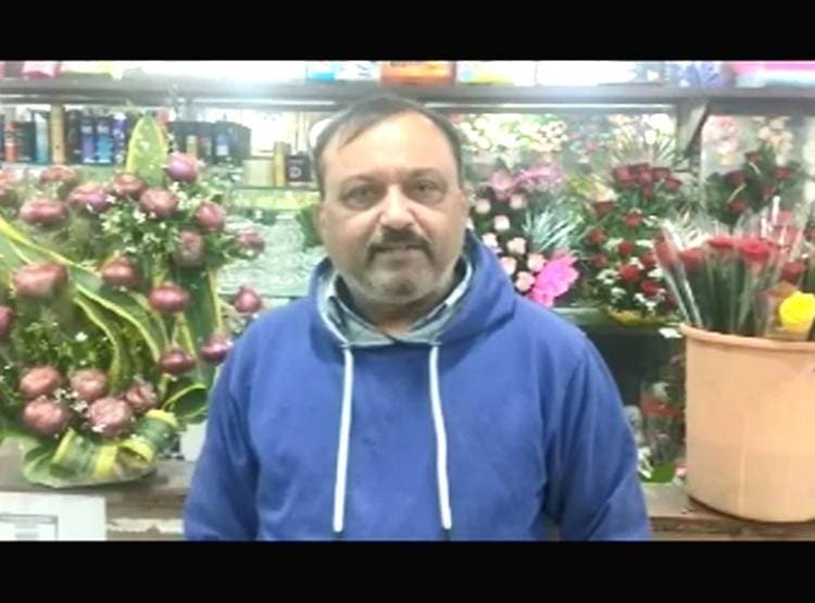 पति ने पत्नी के लिए बनवाया प्याज का अनोखा बुके, नए साल पर देगा गिफ्ट