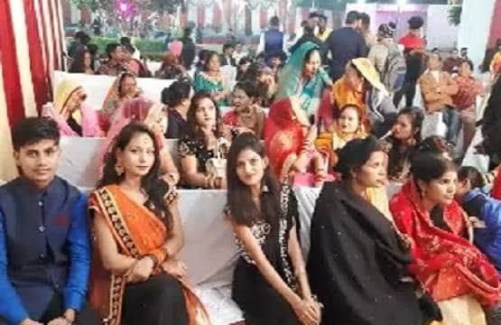 कुछ दो न दो बस प्याज दो...शादी के स्टेज पर लगी टोकरियों की झड़ी