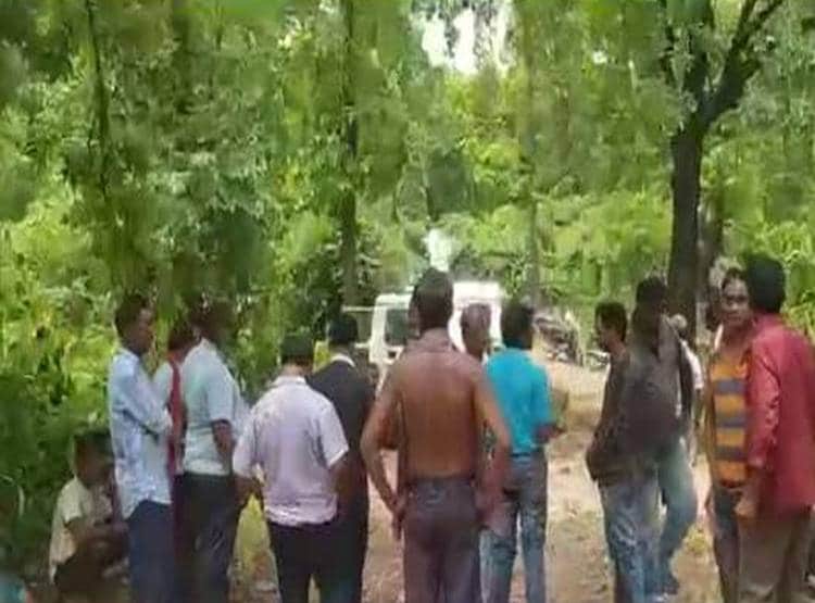 कोयला प्रोजेक्ट के लिए पुलिस ने जंगल को घेरा, काटे गए 40 हजार पेड़