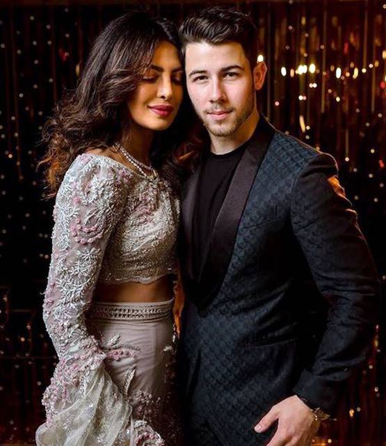 शादी की पहली सालगिरह पर वायरल प्रियंका-निक की ये तस्वीरें