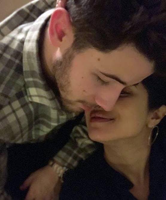 शादी की पहली सालगिरह पर वायरल प्रियंका-निक की ये तस्वीरें