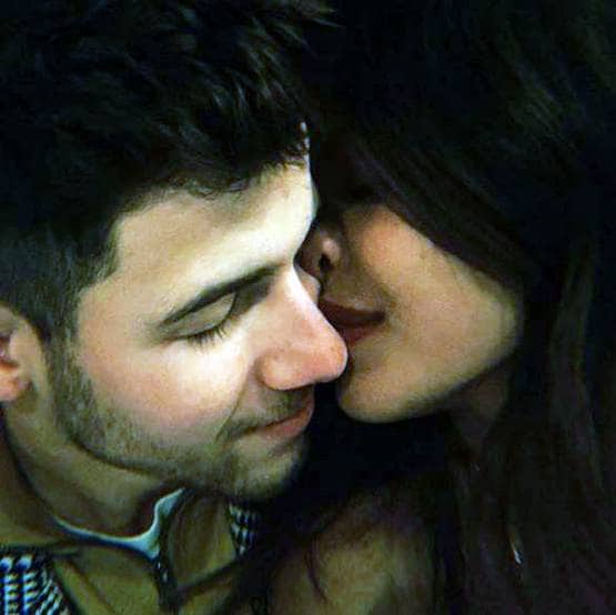 शादी की पहली सालगिरह पर वायरल प्रियंका-निक की ये तस्वीरें