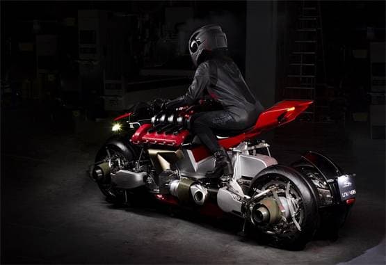 एक स्विच दबाते ही हवा में उड़ने लगती है ये बाइक, लगे हैं 4 जेट इंजन