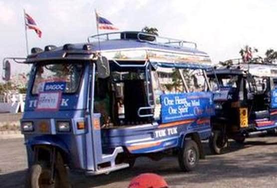 नशे में ऑटो से जा रहे कपल का इंटीमेट वीडियो लीक