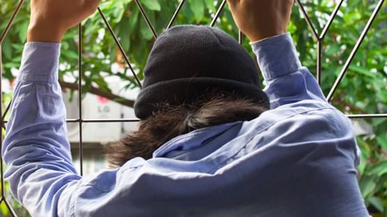 जेब काटकर ये महिला महीने में कमाती है 19 लाख, बताई वजह