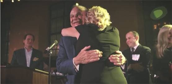 कंपनी ने हर कर्मचारी को दिया 35 लाख का बोनस, रो पड़ा स्टाफ