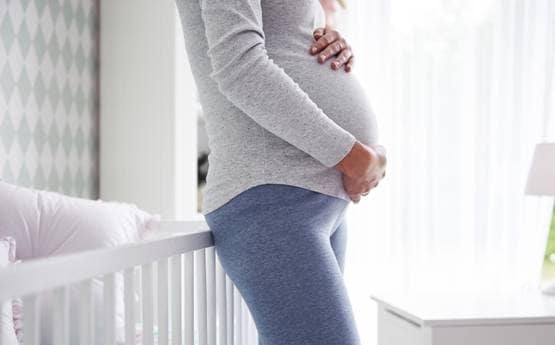 4 बॉयफ्रेंड संग रहती है ये महिला, बोली- चारों मिलकर करेंगे बच्चे की परवरिश