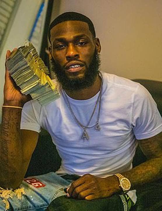 बैंक स्टाफ घर लाया 62 लाख कैश, जीने लगा ऐसी लग्जरी लाइफ