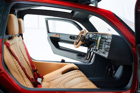 जमीन छोड़ 11 हजार फीट पर उड़ने लगती है ये कार, जानें कीमत