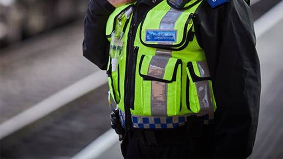 देखरेख को गई महिला पुलिस अफसर ने पीड़ित युवक से बनाए शारीरिक संबंध