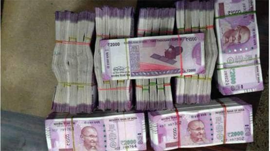 जेब काटकर ये महिला महीने में कमाती है 19 लाख, बताई वजह