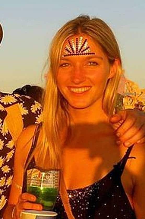 शादीशुदा टीचर ने 5 छात्रों से बनाए शारीरिक संबंध, दिया इस्तीफा