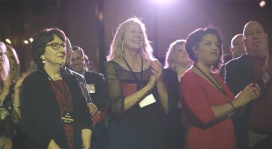 कंपनी ने हर कर्मचारी को दिया 35 लाख का बोनस, रो पड़ा स्टाफ