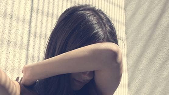 रोमांटिक रिश्ते के बाद 21 साल की बेटी से की शादी, 2 साल की जेल