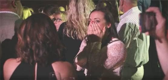 कंपनी ने हर कर्मचारी को दिया 35 लाख का बोनस, रो पड़ा स्टाफ