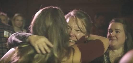 कंपनी ने हर कर्मचारी को दिया 35 लाख का बोनस, रो पड़ा स्टाफ