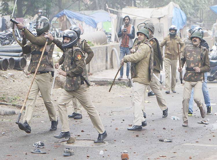 पुलिस फायरिंग में मौतें: NDA से तीन गुना खराब था UPA का दौर