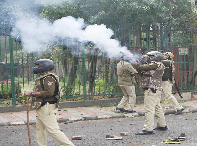 पुलिस फायरिंग में मौतें: NDA से तीन गुना खराब था UPA का दौर