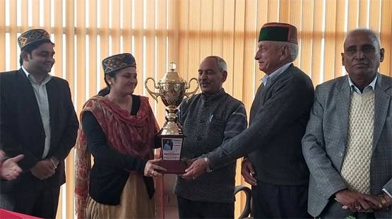 हिमाचल: ट्रक ड्राइवर की बेटी बनी जज, शादी के बाद भी नहीं मानी हार