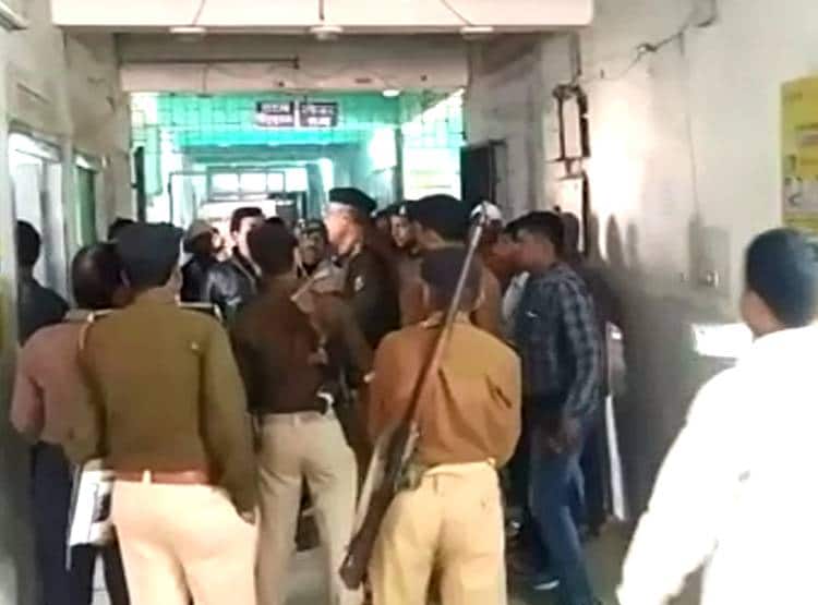 गर्लफ्रेंड प्रेग्नेंट हुई तो बॉयफ्रेंड ने घर में घुसकर ज‍िंदा जलाया