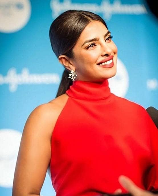 1 इंस्टा पोस्ट के करोड़ों चार्ज करती हैं प्र‍ियंका, जानें कितना लेते हैं अमिताभ-SRK