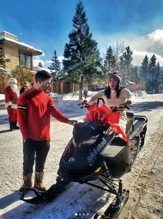 सनी लियोनी से कपूर फैमिली तक, सेलेब्स ने फैमिली संग यूं मनाया क्रिसमस