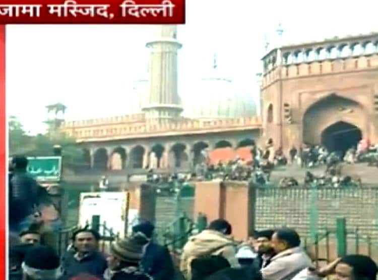 जुमे की नमाज के बाद द‍िल्ली का हाल, पिछली बार हुई थी आगजनी