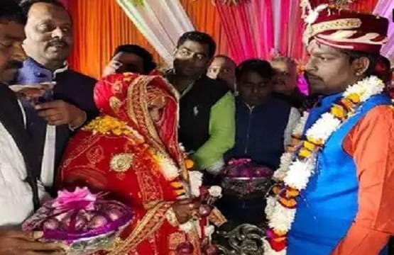 कुछ दो न दो बस प्याज दो...शादी के स्टेज पर लगी टोकरियों की झड़ी
