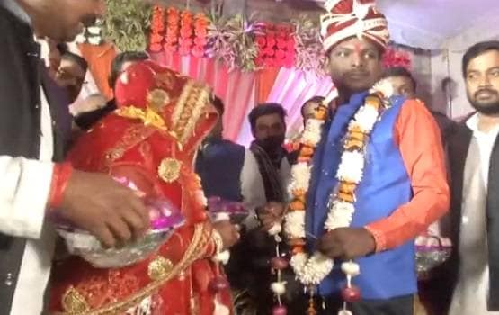 कुछ दो न दो बस प्याज दो...शादी के स्टेज पर लगी टोकरियों की झड़ी