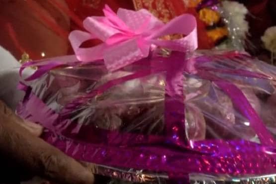 जब दूल्हा-दुल्हन ने एक-दूसरे को पहनाई प्याज की वरमाला