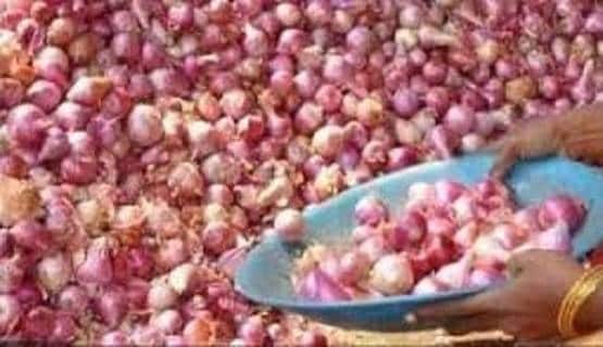 कुछ दो न दो बस प्याज दो...शादी के स्टेज पर लगी टोकरियों की झड़ी