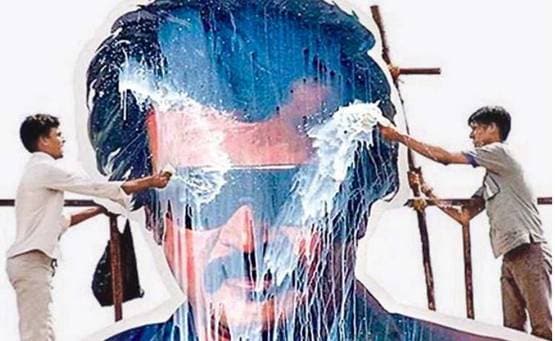 भगवान की तरह पूजे जाते हैं रजनीकांत, फैंस ने की ये हैरतअंगेज हरकतें