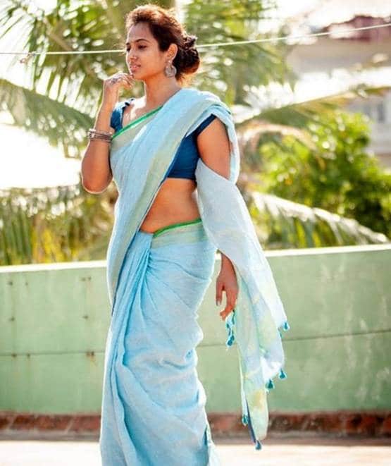 'न्यूड' तस्वीरें वायरल होने के बाद एक्ट्रेस ने फैंस से की ये रिक्वेस्ट