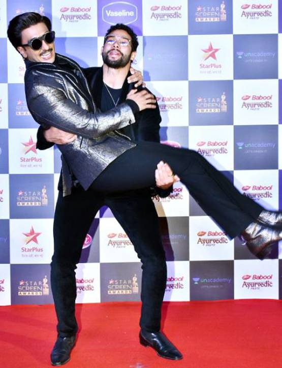 सारा संग आंख मारे... पर रणवीर का डांस, अवॉर्ड शो में दिखा फुल एंटरटेनमेंट