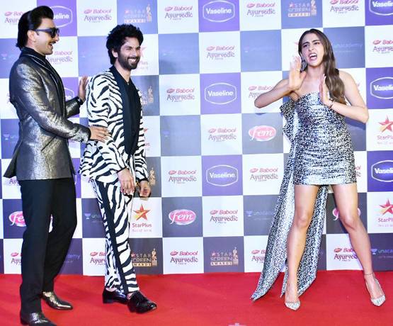 सारा संग आंख मारे... पर रणवीर का डांस, अवॉर्ड शो में दिखा फुल एंटरटेनमेंट