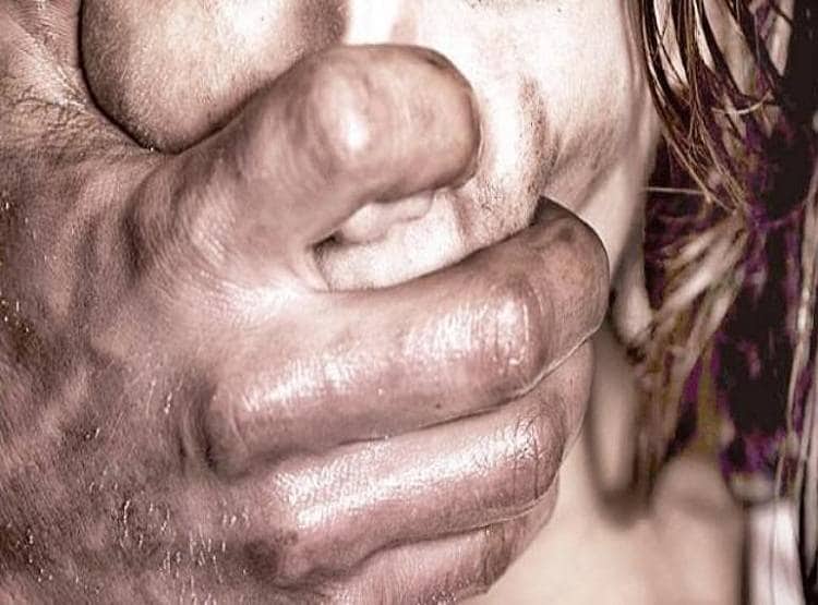 लड़की से छेड़छाड़, मिली 'उन्नाव जैसी' हालत करने की धमकी