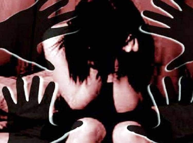 सब्जी लेने गई लड़की का अपहरण, एक महीने तक कार में घुमाते हुए दुष्कर्म