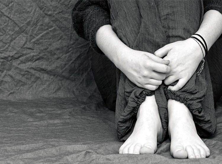 सुई से डॉक्टर ने क‍िया बेहोश, क्ल‍िन‍िक में 14 साल की लड़की से गैंगरेप!