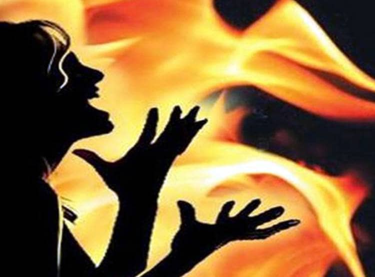 दुल्हन बनकर पहुंची थी लड़की, रेप के बाद मारी गोली, जला दी बॉडी