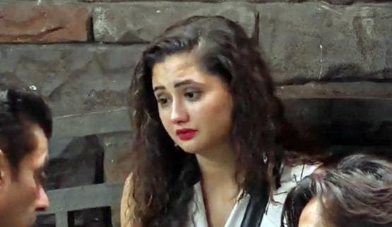 BB: माफ करने के बाद रश्मि ने अरहान को किया प्रपोज, कहा- I love You