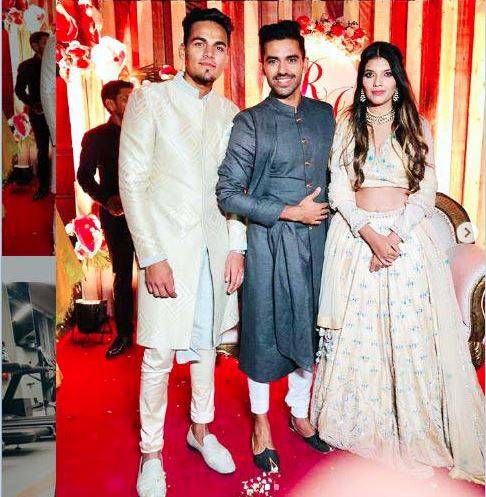 टीम इंडिया के 20 साल के इस बॉलर ने खूबसूरत गर्लफ्रेंड से की सगाई