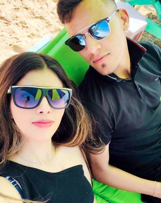 टीम इंडिया के 20 साल के इस बॉलर ने खूबसूरत गर्लफ्रेंड से की सगाई