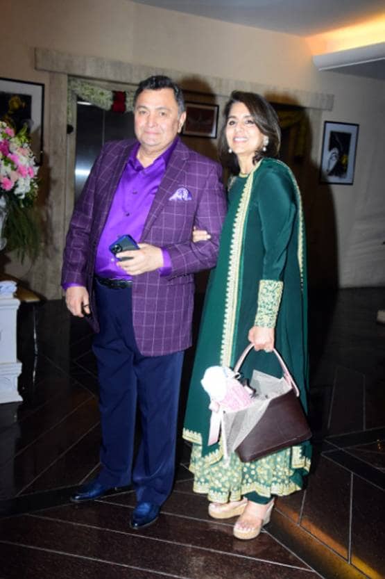 भाई की रोका सेरेमनी में सैफ संग पहुंचीं करीना, ये सितारे भी हुए शरीक